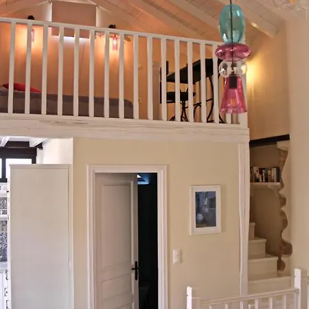 Muse Neate Χάλκη