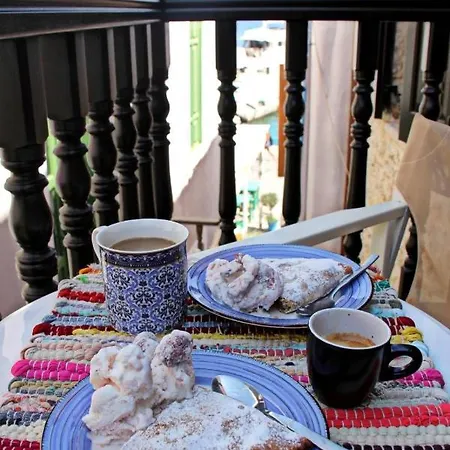 Muse Neate Χάλκη